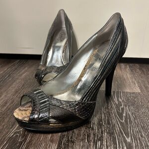 Carlos Santana 7.5 Snakeskin Pattern Peep Toe Heels